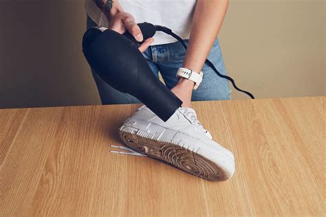 leren nike schoene rimepls eruit halen|Kreukels uit je leren schoenen .